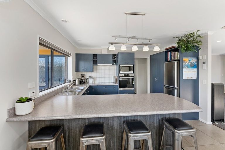 Photo of property in 92 Regent Drive, Paraparaumu Beach, Paraparaumu, 5032