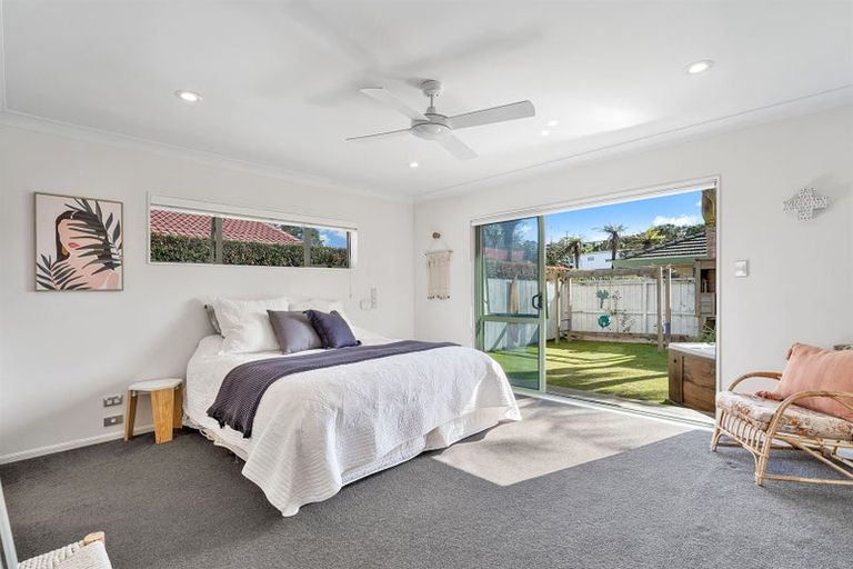 Photo of property in 43 Walton Street, Red Beach, 0932