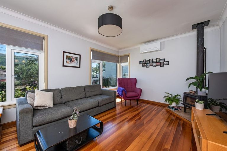 Photo of property in 18 Coates Street, Tawa, Wellington, 5028