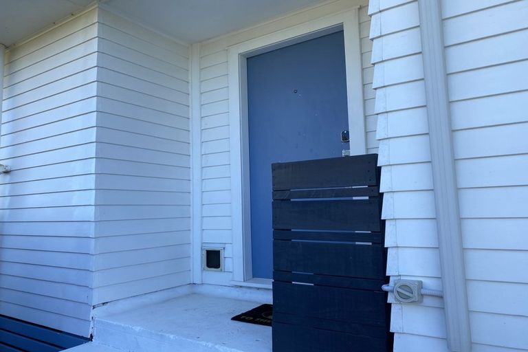 Photo of property in 7 Link Road, Newlands, Wellington, 6037