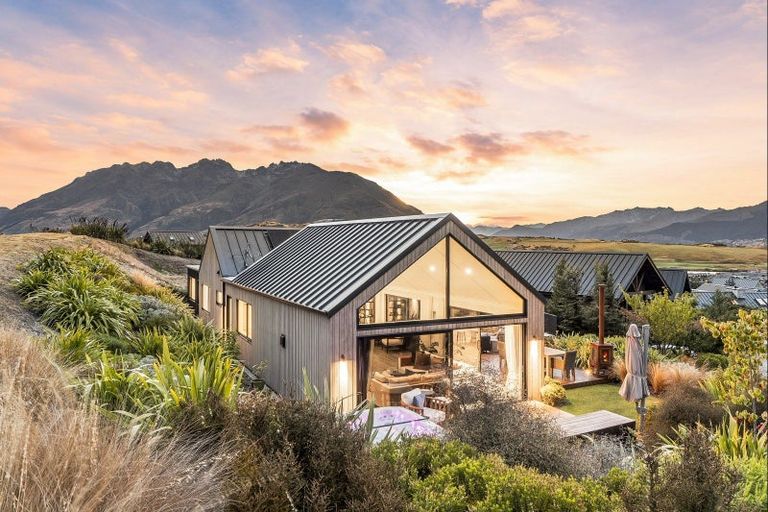 Photo of property in 10a Kinross Lane, Jacks Point, Queenstown, 9371