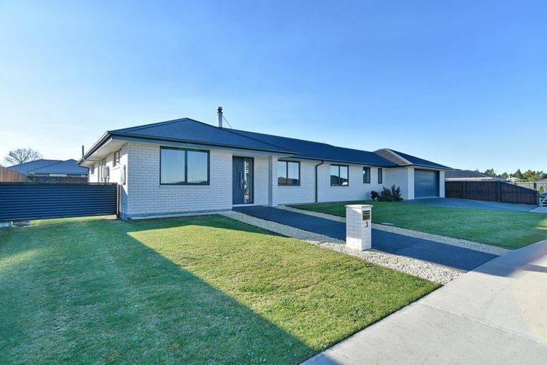 Photo of property in 3 Merino Crescent, Amberley, 7410
