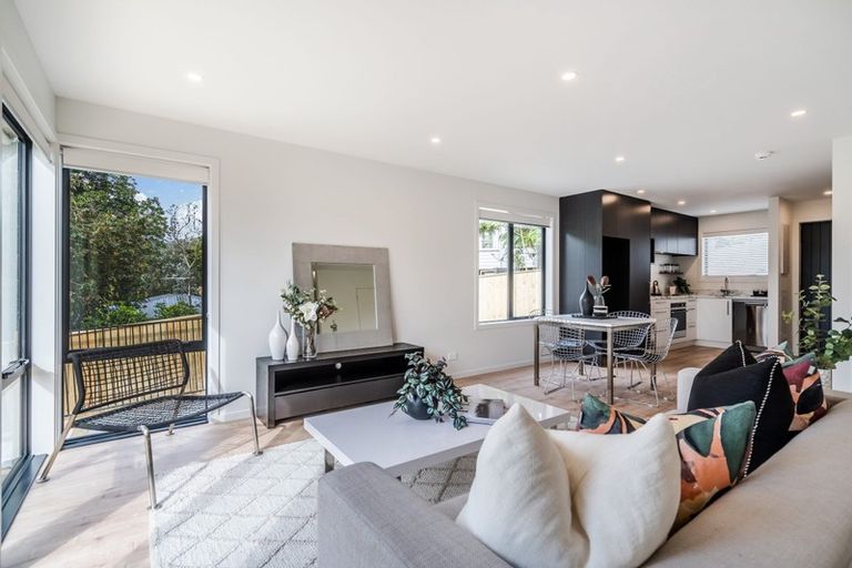 Photo of property in 5b Nea Place, Hillcrest, Auckland, 0627