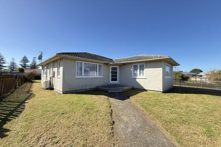 Photo of property in 25 Battiscombe Terrace, Waitara, 4320