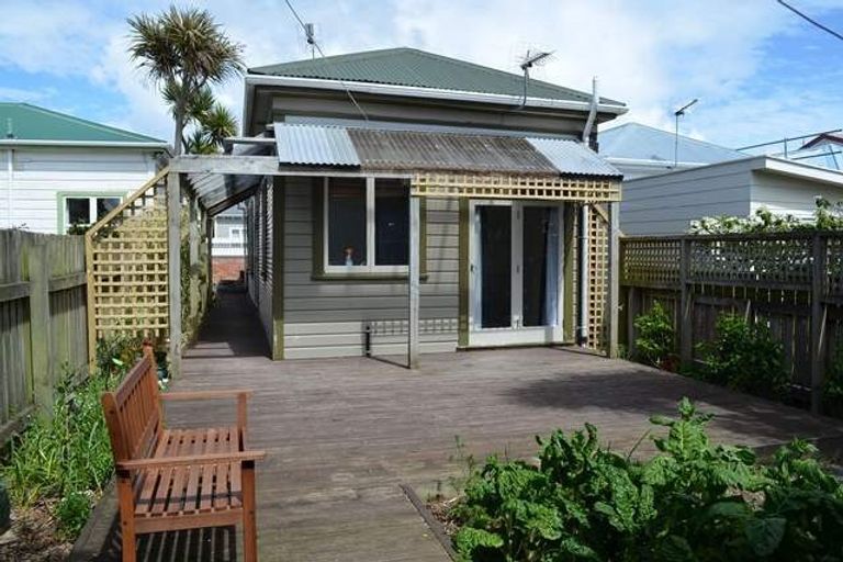 Photo of property in 6 Cardall Street, Newtown, Wellington, 6021