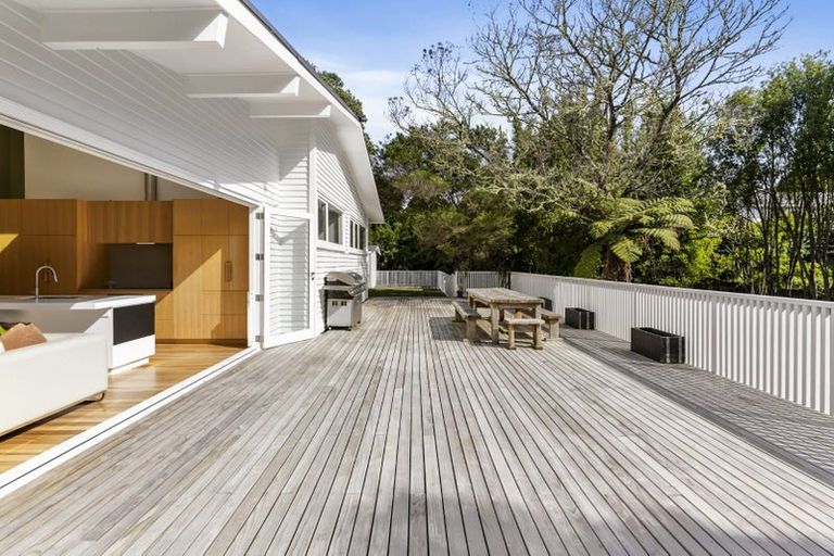 Photo of property in 115 Beach Haven Road, Beach Haven, Auckland, 0626