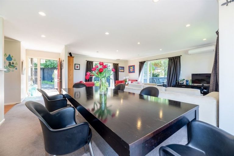 Photo of property in 1/16 Lyttelton Avenue, Forrest Hill, Auckland, 0620