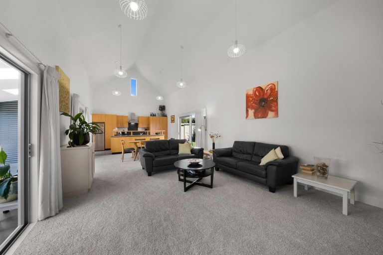 Photo of property in 12 Burgundy Drive, Martinborough, 5711