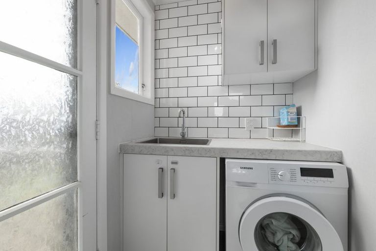 Photo of property in 5 Ngaio Place, Hawera, 4610