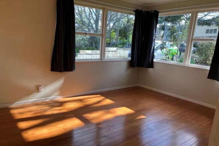 Photo of property in 42 Valley View Road, Glenfield, Auckland, 0629