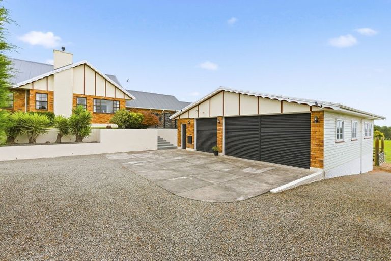 Photo of property in 15 Koputaroa Road, Levin, 5575