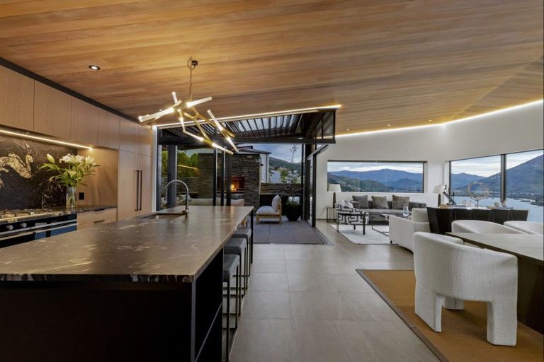 Photo of property in 1a Olivers Place, Queenstown, 9300