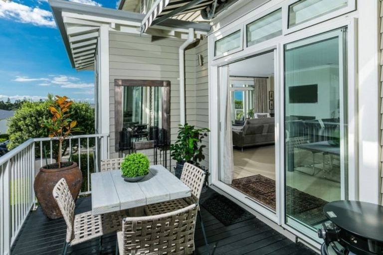 Photo of property in 15 Landmark Terrace, Orewa, 0931