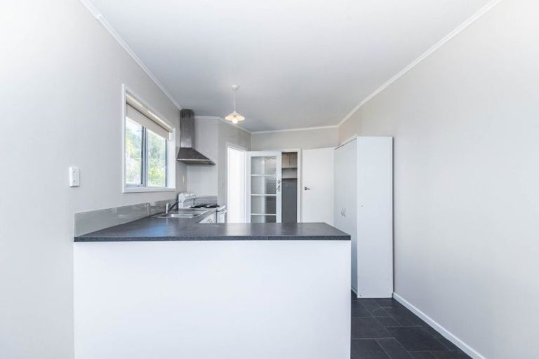 Photo of property in 12 Griffiths Grove, Newlands, Wellington, 6037