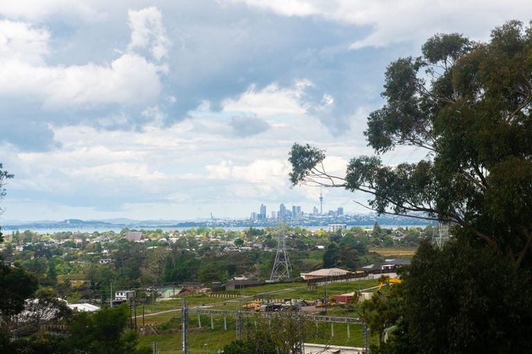 Photo of property in 70d Lincoln Park Avenue, Massey, Auckland, 0614