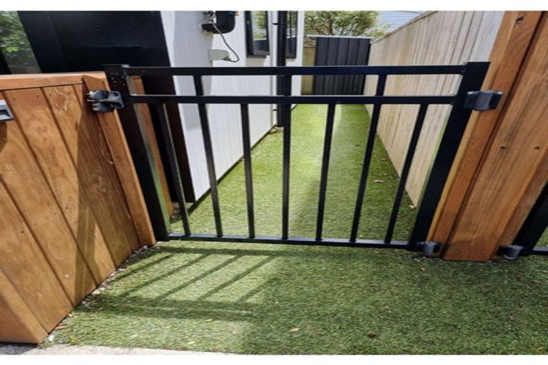 Photo of property in 3/97 Whites Line East, Waiwhetu, Lower Hutt, 5010