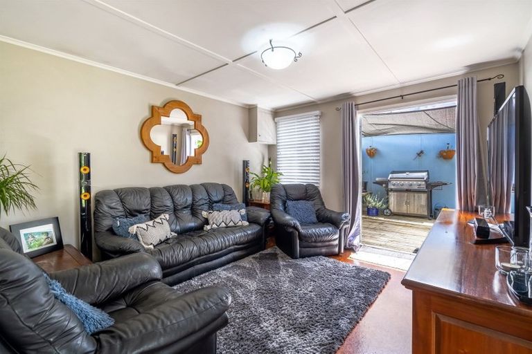 Photo of property in 1/6 Shakespeare Road, Milford, Auckland, 0620