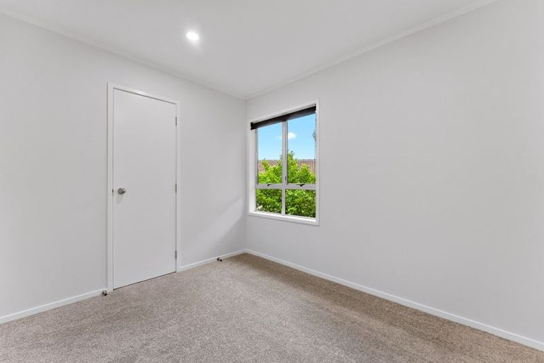 Photo of property in 1/14 Sunward Rise, Glenfield, Auckland, 0629