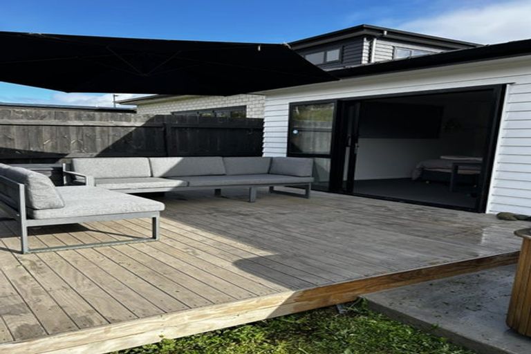 Photo of property in 33 Makete Crescent, Hobsonville, Auckland, 0618