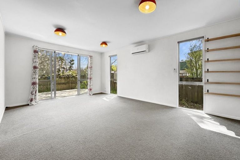 Photo of property in 685a Swanson Road, Swanson, Auckland, 0612