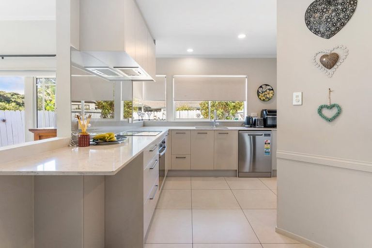 Photo of property in 1/20 Solana Court, Botany Downs, Auckland, 2010