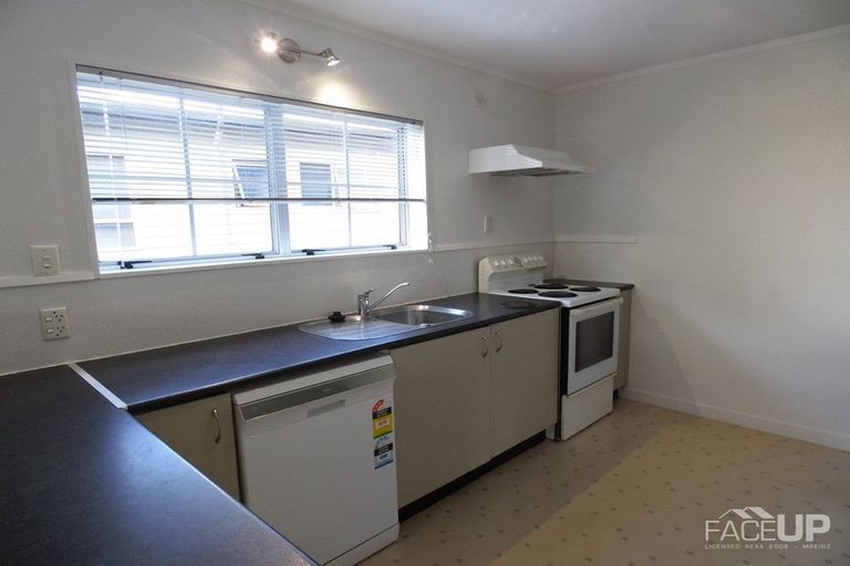 Photo of property in 1/150 Luckens Road, West Harbour, Auckland, 0618