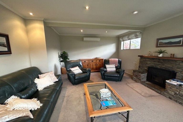 Photo of property in 2 Heuchan Lane, Wanaka, 9305