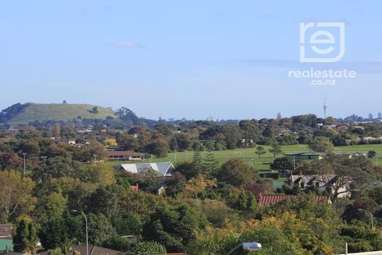Photo of property in 25 Lewisham Street, Highland Park, Auckland, 2010