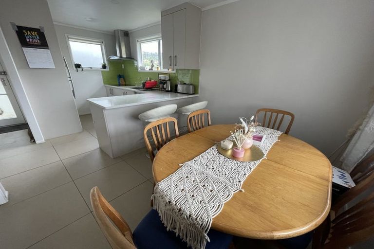 Photo of property in 24 Onedin Place, Titirangi, Auckland, 0604