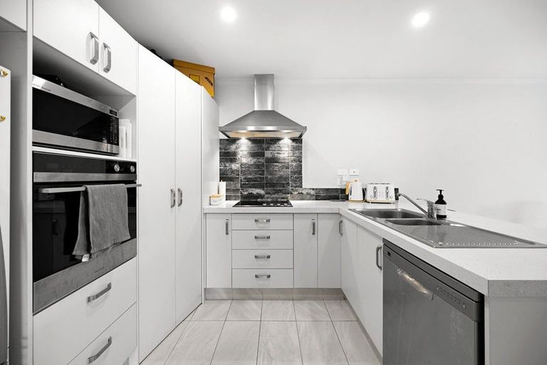 Photo of property in 22 Ladeira Place, Fitzroy, Hamilton, 3206