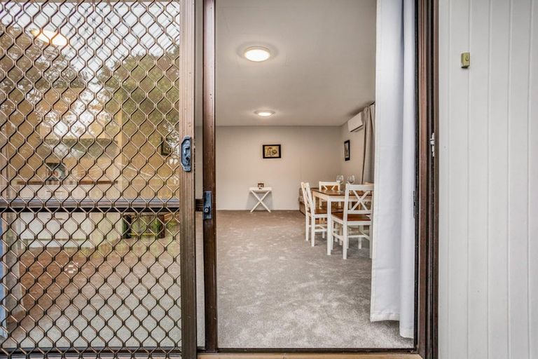 Photo of property in 2/5 Compass Place, Te Atatu Peninsula, Auckland, 0610