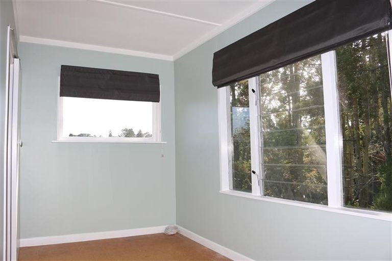 Photo of property in 41 Derwent Crescent, Titirangi, Auckland, 0604