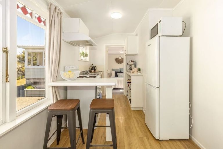 Photo of property in 71 Golf Road, New Lynn, Auckland, 0600