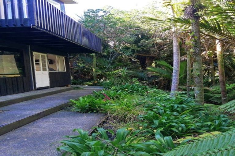Photo of property in 10-12 Glenesk Road, Piha, New Lynn, 0772