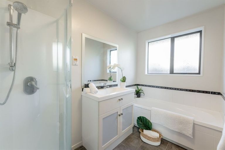 Photo of property in 18 Westgrove Avenue, Avonhead, Christchurch, 8042