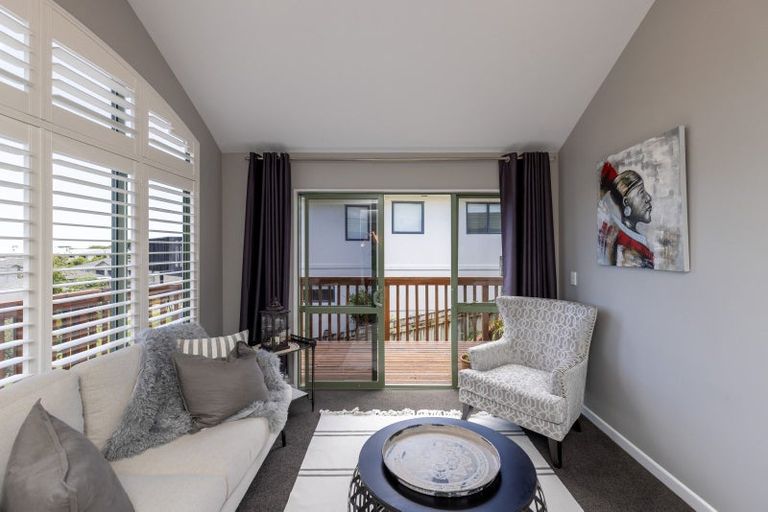 Photo of property in 56 Kakariki Grove, Waikanae, 5036