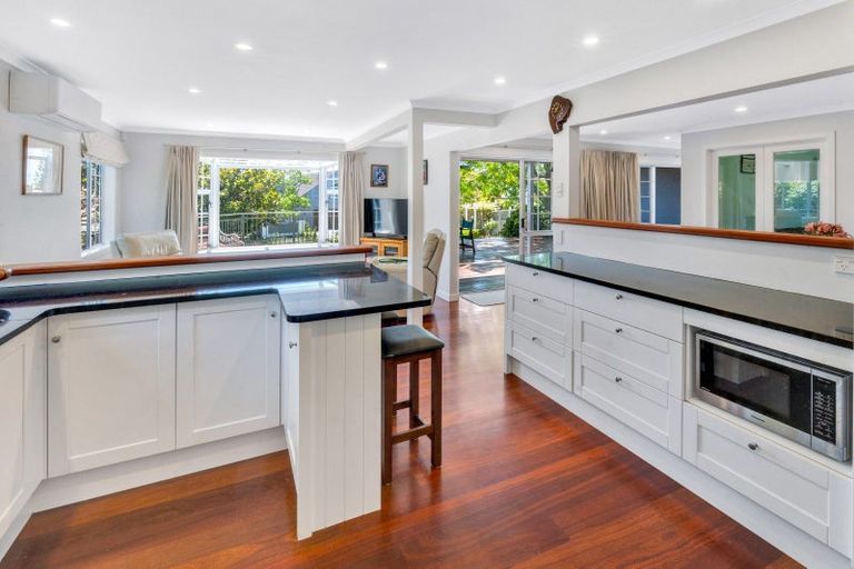 Photo of property in 4 Liston Crescent, Cockle Bay, Auckland, 2014