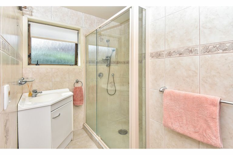 Photo of property in 13a Lawson Way, Weymouth, Auckland, 2103