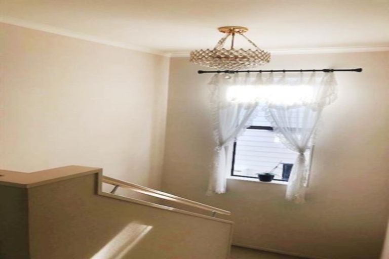 Photo of property in 21 Heidi Crescent, Flat Bush, Auckland, 2016