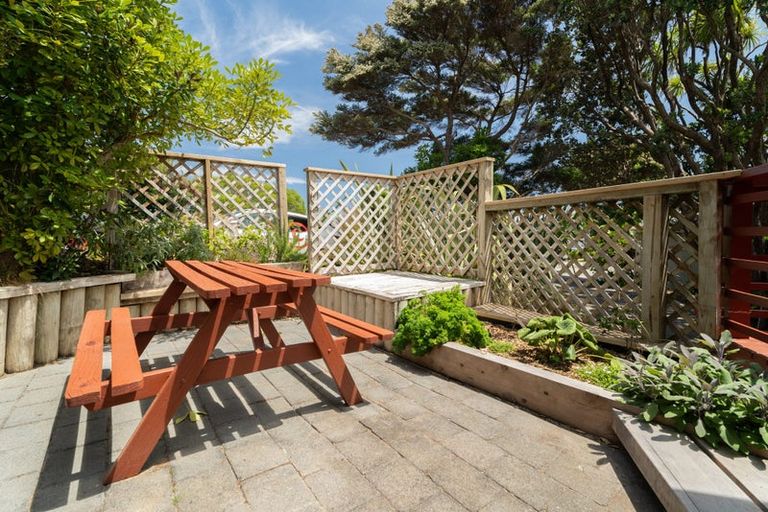 Photo of property in 18 Roys Road, Plimmerton, Porirua, 5026