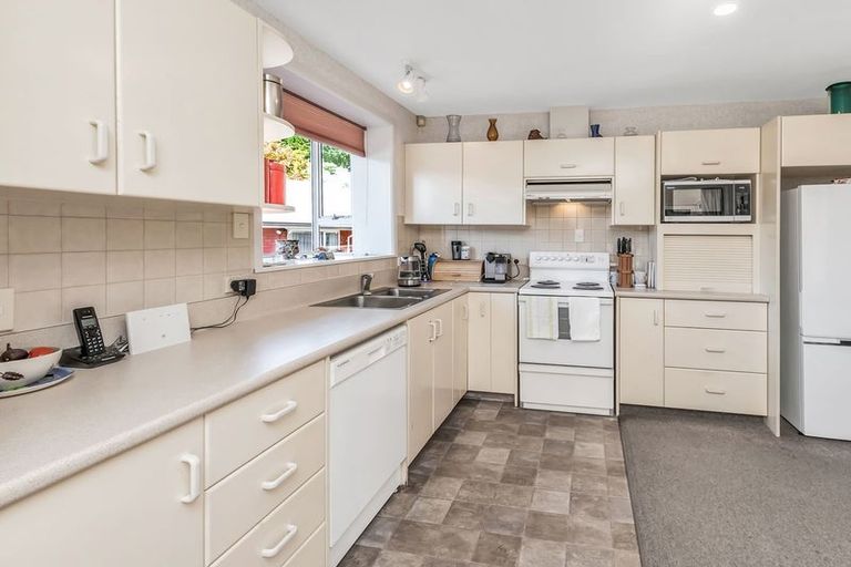 Photo of property in 2/20 Gunns Crescent, Cashmere, Christchurch, 8022