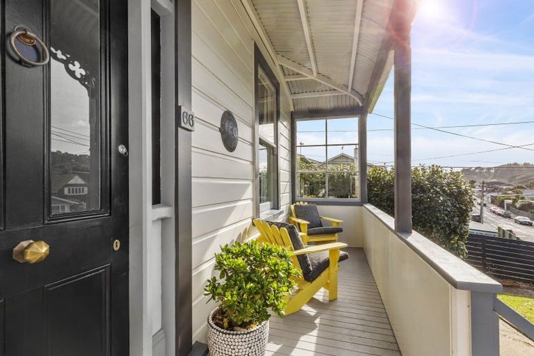Photo of property in 66 Eden Street, Island Bay, Wellington, 6023