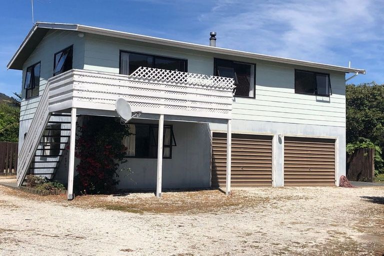 Photo of property in 10 Huia Street, Waikawa, Picton, 7220