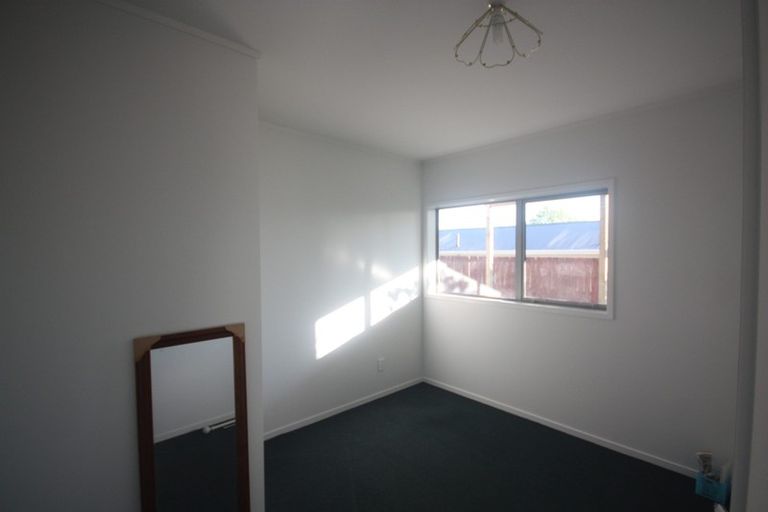 Photo of property in 3/104 East Coast Road, Forrest Hill, Auckland, 0620