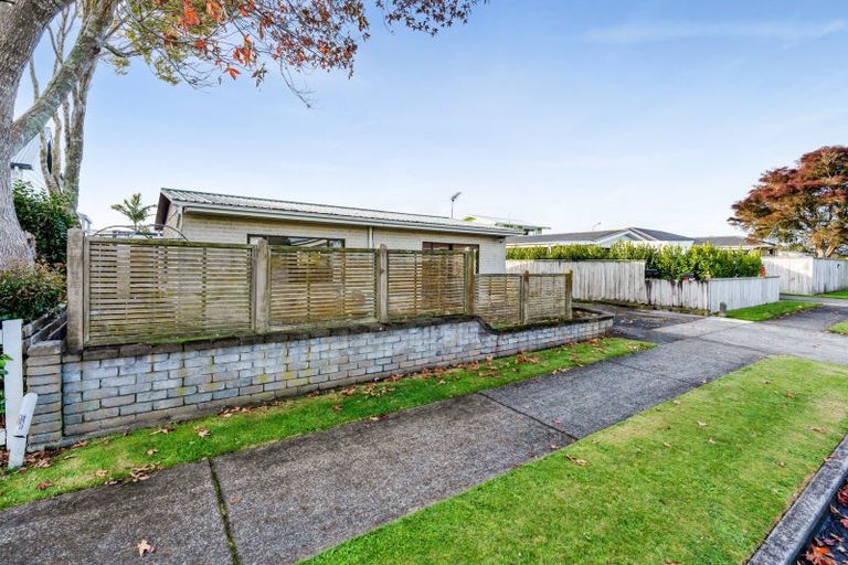 Photo of property in 1 Hawea Street, Merrilands, New Plymouth, 4312