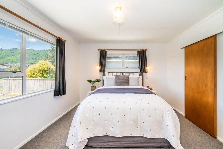 Photo of property in 24 Kapanui Road, Waikanae, 5036