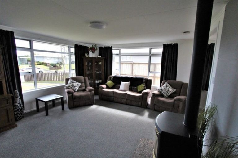 Photo of property in 15 Tieke Place, Tokoroa, 3420