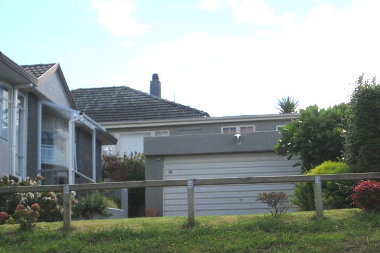 Photo of property in 2/1 Jellicoe Road, Murrays Bay, Auckland, 0630