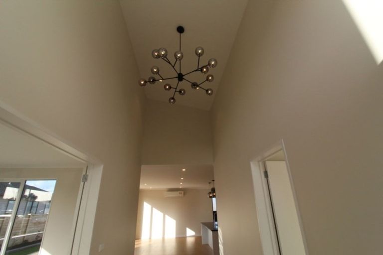 Photo of property in 17 Grove Way, Riverhead, 0820