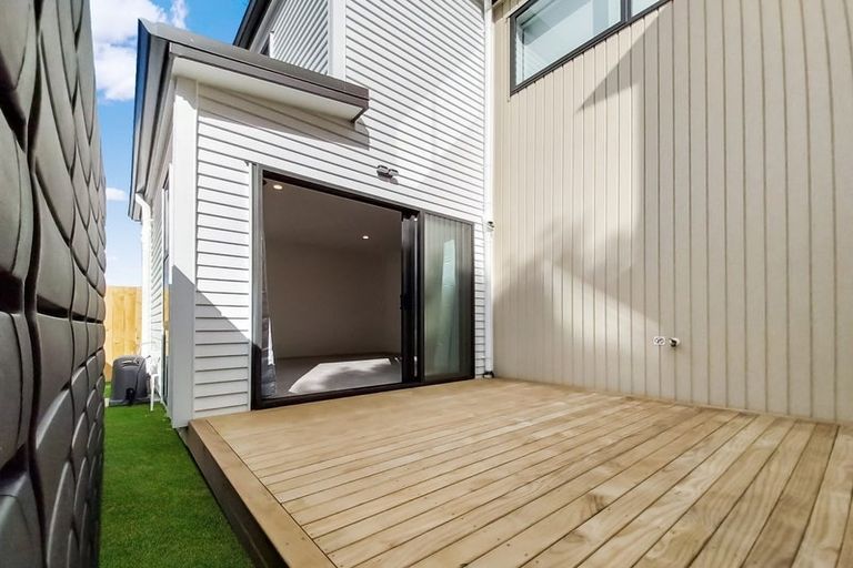 Photo of property in 15/116 Colwill Road, Massey, Auckland, 0614
